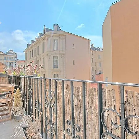 Des Iles, Proche Croisette Et Palais
